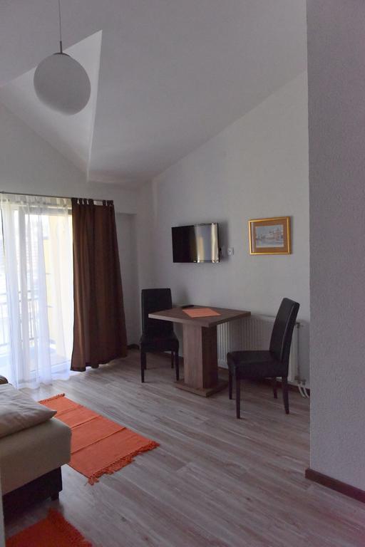 Apartments Victoria 022 Връдник Екстериор снимка