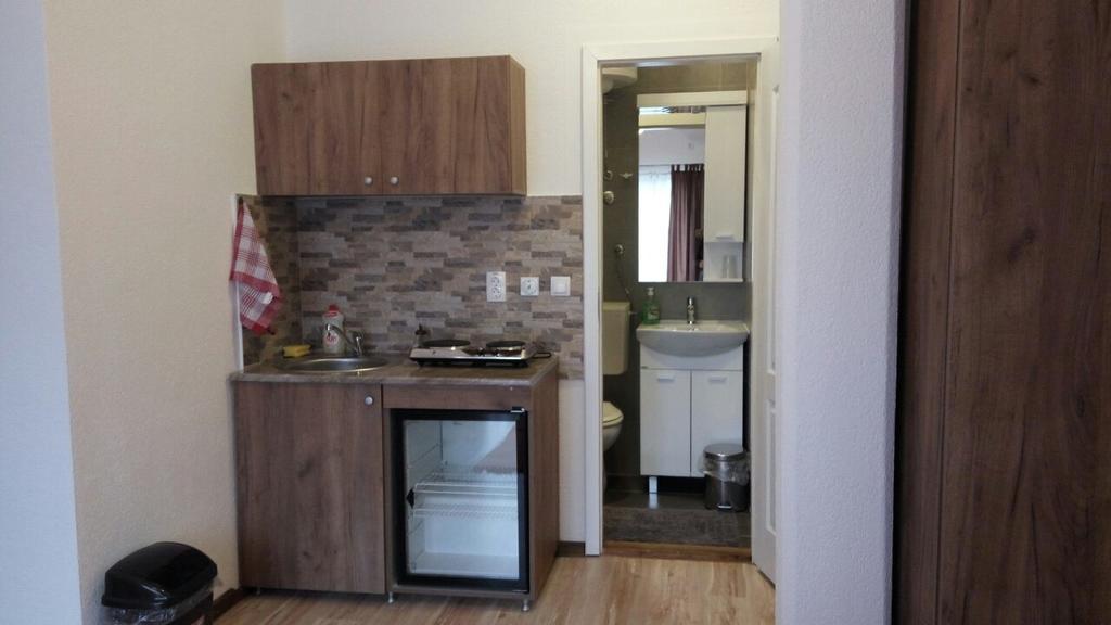 Apartments Victoria 022 Връдник Екстериор снимка