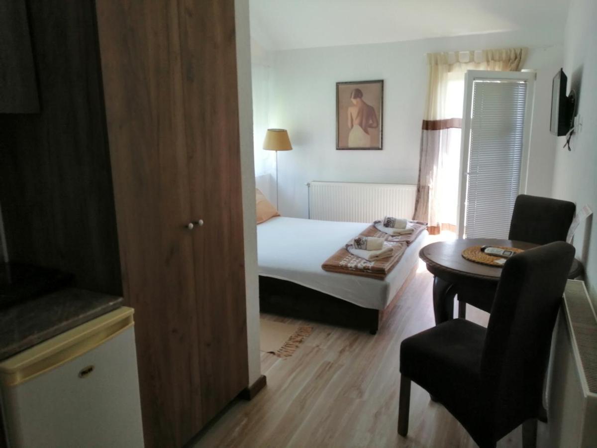 Apartments Victoria 022 Връдник Екстериор снимка